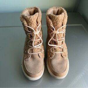 Girls Sorel Whitney Tan Boots, size 6 big girls